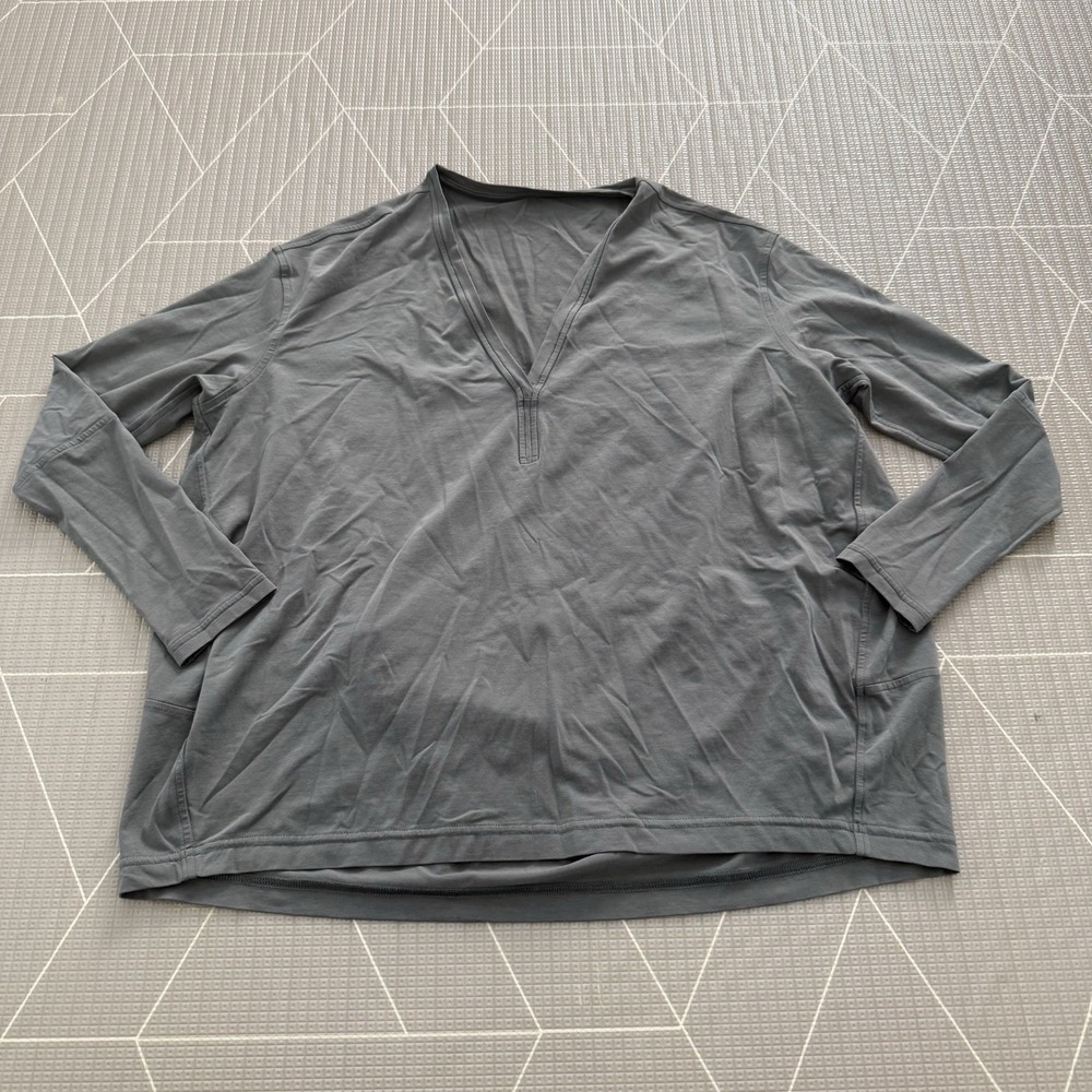 Lululemon Back In Action V-Neck Long-Sleeve Shirt 6 Grey Sage LW3HTWS